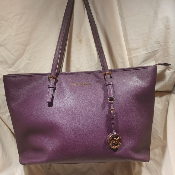 Michael kors tote - Picture 1 of 8